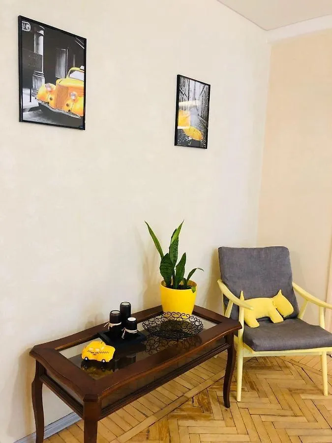 Sunflower Apartment Near Kiev Airport & Railway Station & Center City!