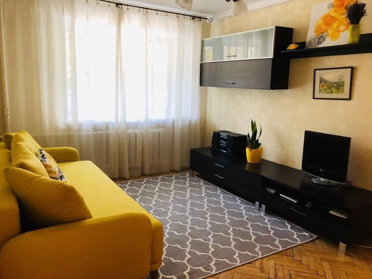 Sunflower Apartment Near Kiev Airport & Railway Station & Center City!