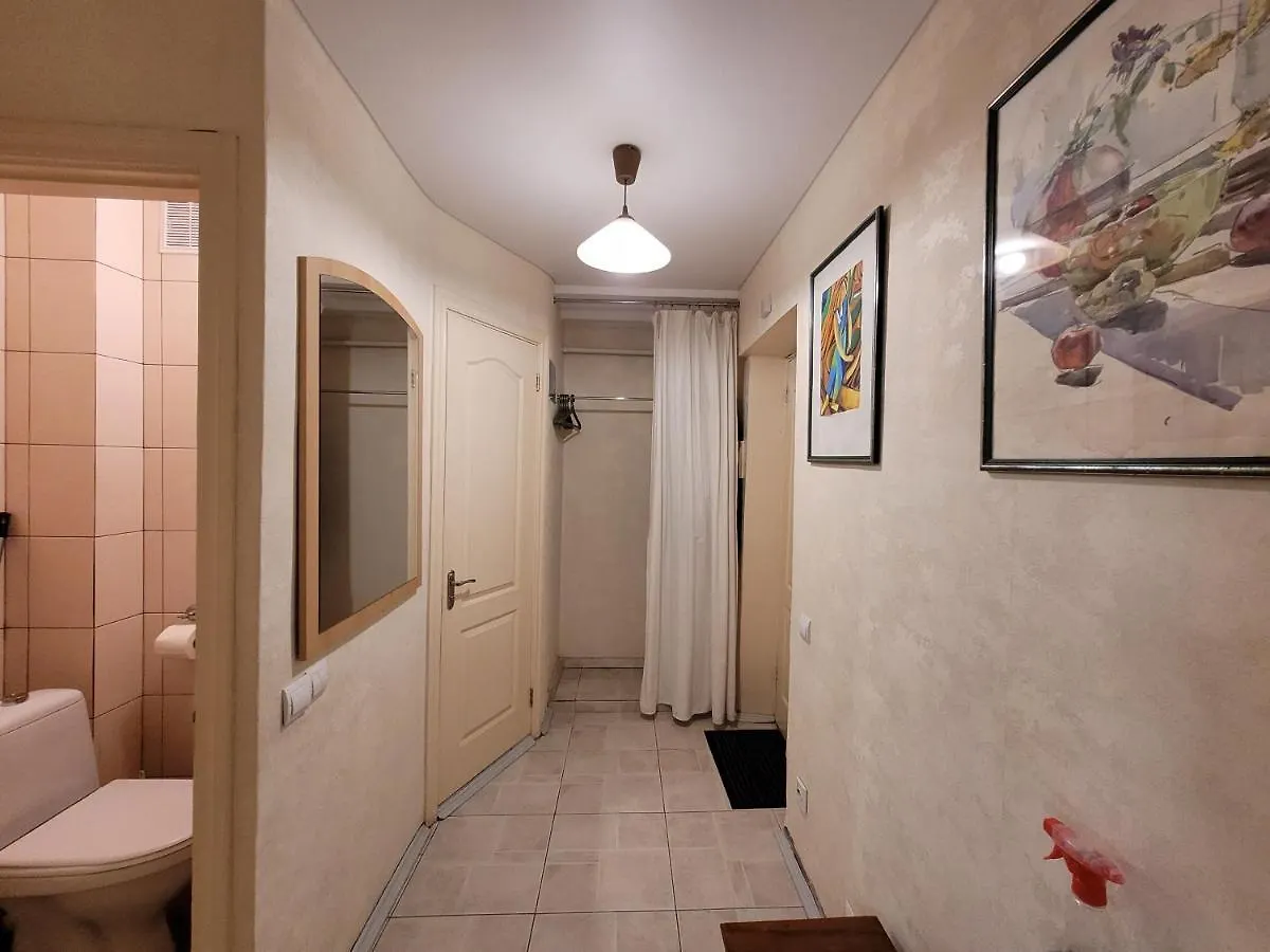 Sunflower Apartment Near Kiev Airport & Railway Station & Center City!