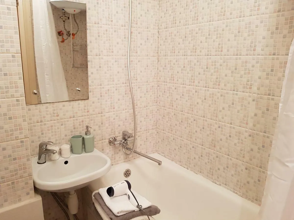 Sunflower Apartment Near Kiev Airport & Railway Station & Center City! Ucrania