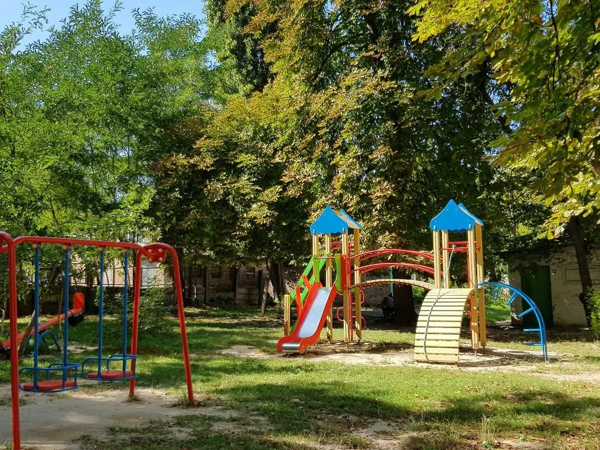 Sunflower Apartment Near Kiev Airport & Railway Station & Center City! Ucrania