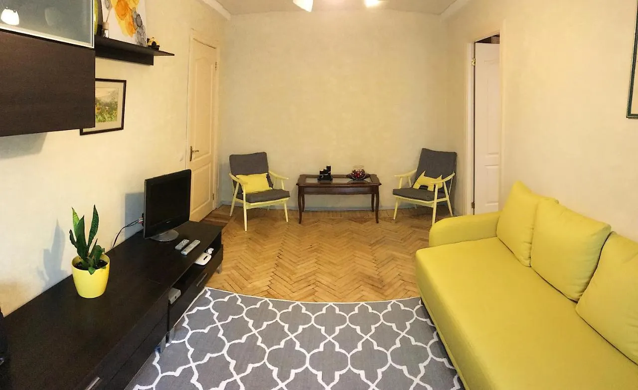 Sunflower Apartment Near Kiev Airport & Railway Station & Center City!