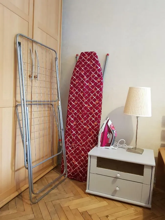 Sunflower Apartment Near Kiev Airport & Railway Station & Center City!  Kijów