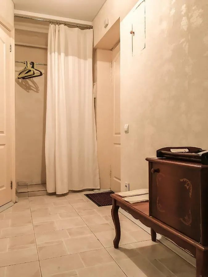 Sunflower Apartment Near Kiev Airport & Railway Station & Center City! Ukraina